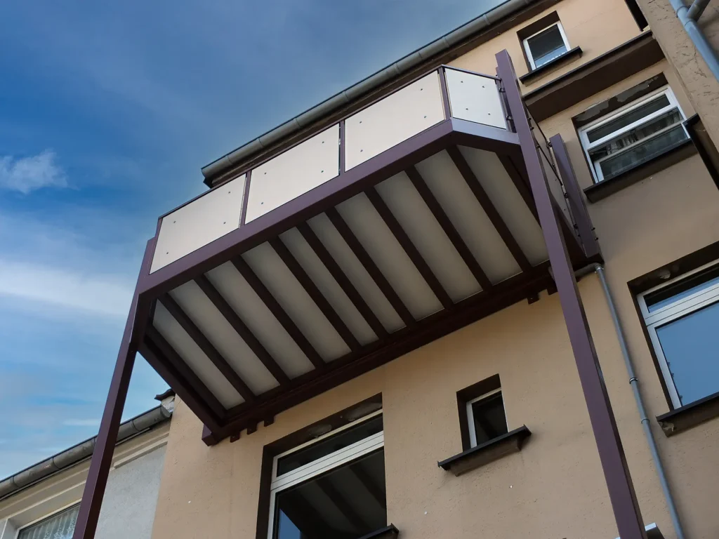 Anbaubalkon am Altbau