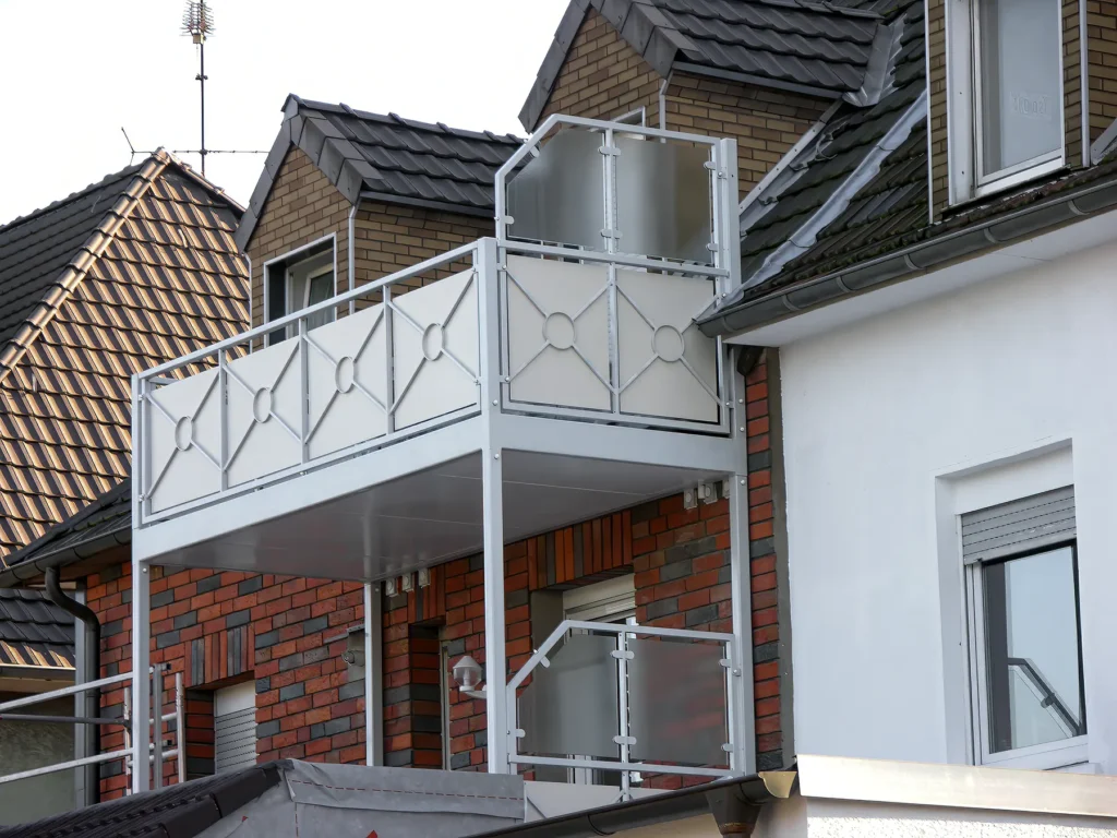 Aluminium Vorstellbalkon an einem Altbau