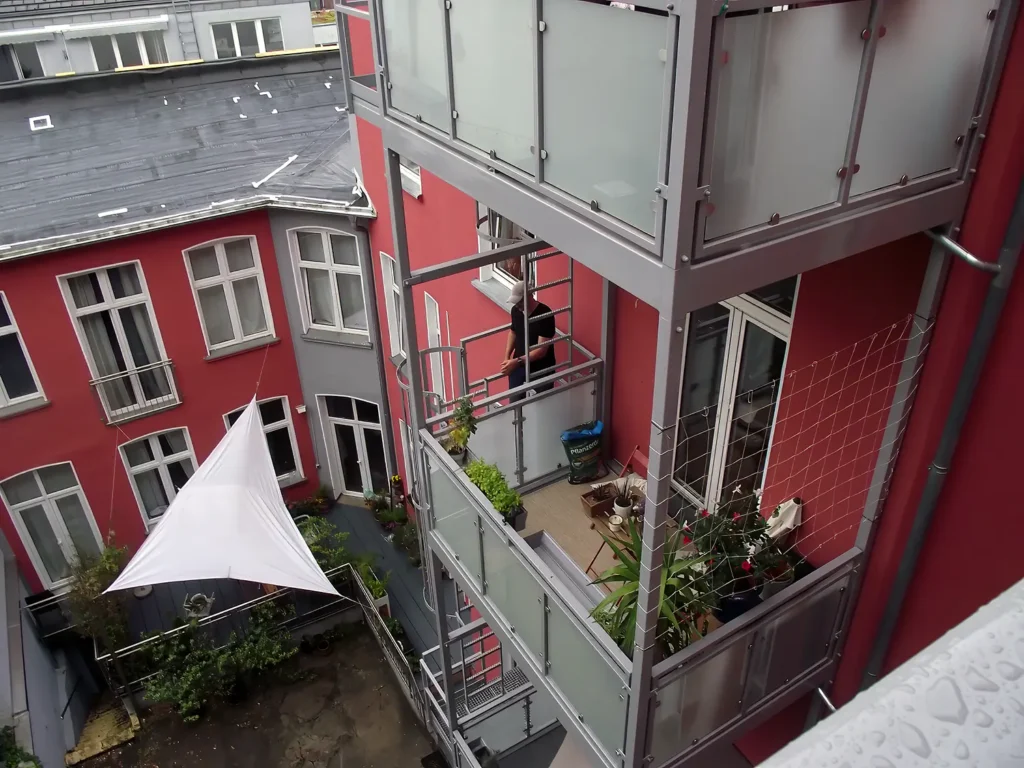 Komplexe Balkonanlage